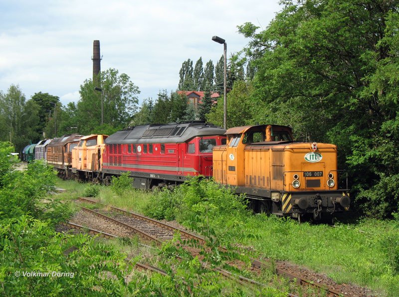 In Kamenz abgestellte ITL-Dieselloks: 106 007 (ex V60 DR), Ludmilla W 332.03 sowie weitere zwei Ludmillas - 30.05.2007
