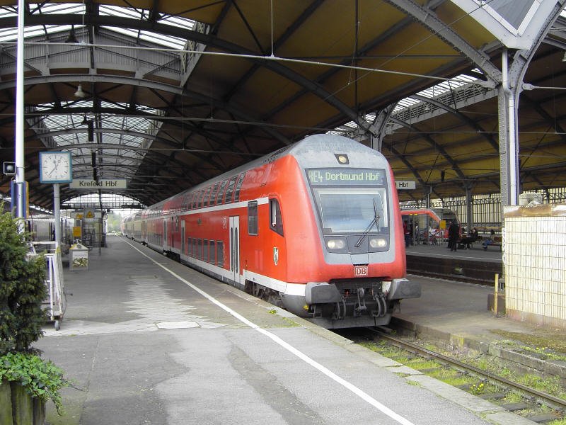 In den Krefelder Hbf.  verirrt : Nachdem auf der Strecke Mnchengladbach - Dsseldorf Erdungskabel geklaut(!) wurden, musste die Strecke am 13.04.2007 fr die Reparatur zeitweise gesperrt werden, so dass u.a. eine Umleitung der Linie RE4 ber Krefeld erfolgte.
