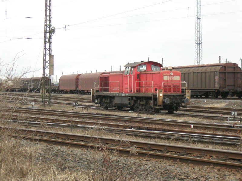 In Leipzig Engeldsdorf werden noch starke Rangierloks bentigt, hier die mit MTU 8V 4000 R41 ausgerstete 290 513