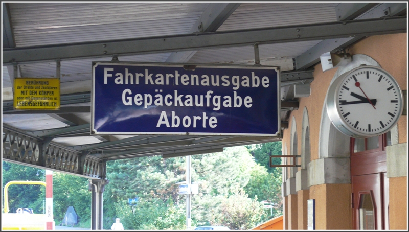 In Lichtensteig sind noch manch alte Schilder zu bewundern. (20.08.2009)