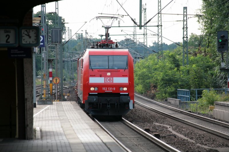 In Ludwigslust zieht die 152 131-9 einen Gterzug Richtung Hamburg. 01.09.2008
