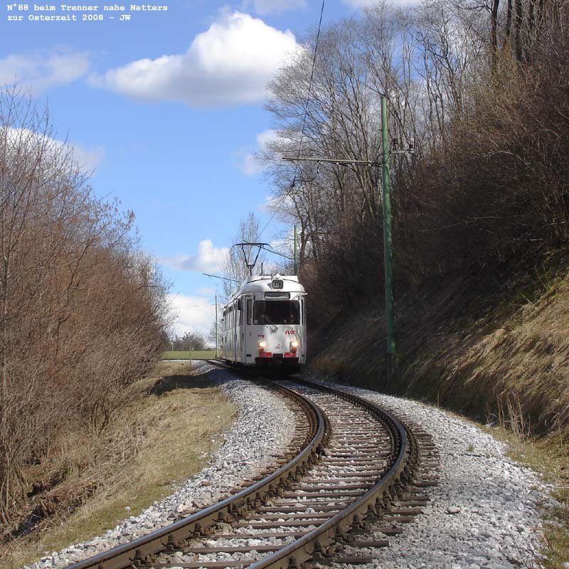 In Memoriam Mittelformat: N88 auf dem Wege nach Innsbruck passiert den Trenner oberhalb von Natters. Karsamstag 2008 kHds