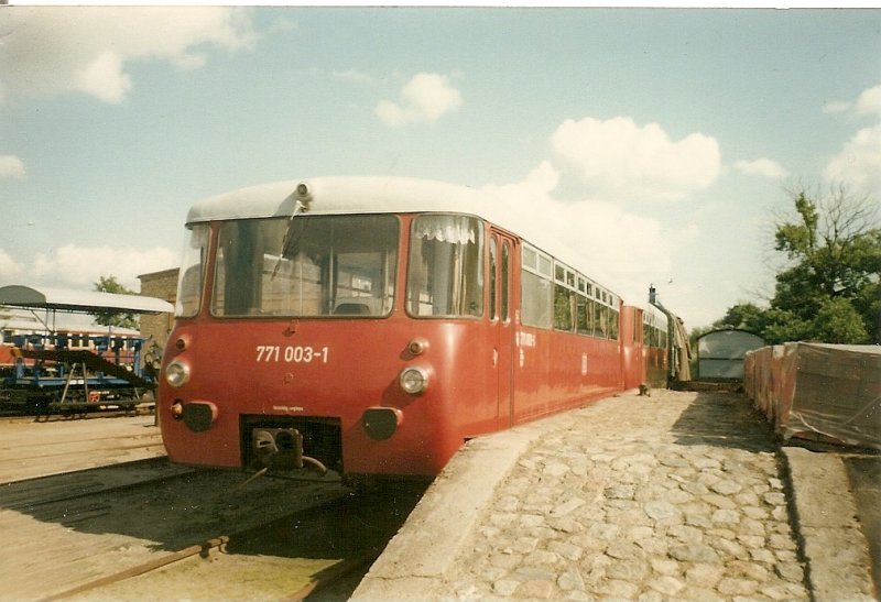 In der Nhe von Angermnde im kleinen rtchen Gramzow gibt es ein kleines Eisenbahnmuseum.Im Mai 1997 war das Museum stolzer Eigentmer vom 771 003.
