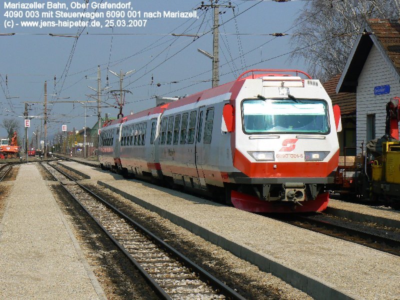 In Ober Grafendorf, Triebwagen 4090 003 / 6090 001 nach Mariazell. Foto: 25.03.2007