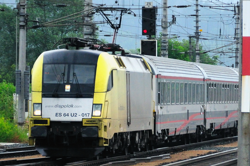 In sterreich gibt es sie noch vor IC/EC: Dispo ES 64 U2 - 017 zieht EC 188  Garda  nach Wrgl Hbf. (20.06.2009)