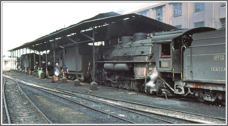 In dieser offenen Halle im BW Tubarao werden die Maschinen fr den nchsten Einsatz bereitgestellt und einer kurzen Inspektion unterzogen. (Archiv 04/1981)