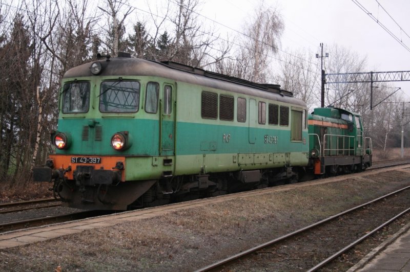 In Pawlowice Male konnte ich am 27.12.2008 die ST43-397 mit SM42-897 ablichten.