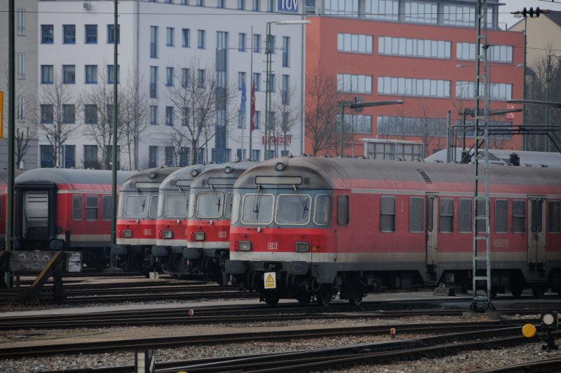 In Reih und Glied.. wie fr die Fotografen des Bahnbilder-Treffens zu Regensburg hergerichtet. (Regensburg am 14.03.09)