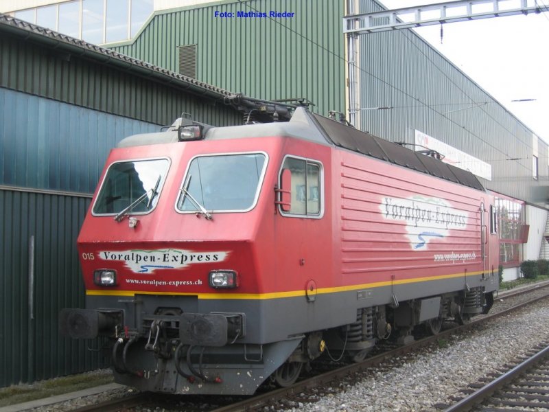 In Samstagern neben dem Depot Abgestellt, eine ehem. SBB Re 4/4 IV, die Foto wurde am 18. Mrz 07 in Samstagern Aufgenommen