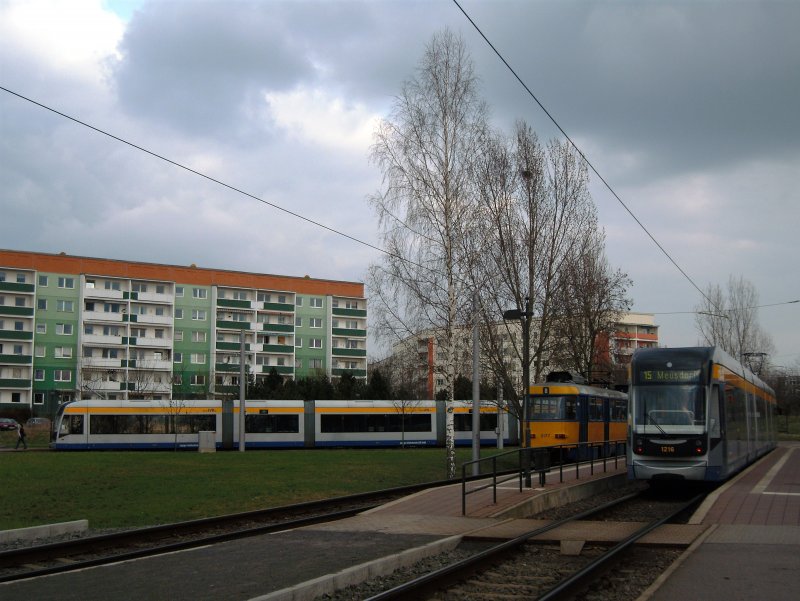 In der Schleife Leipzig-Miltitz treffen sich (v.l.) NGT 1222, T4Dm 2174+2177 und NGT 1216
30.03.2009