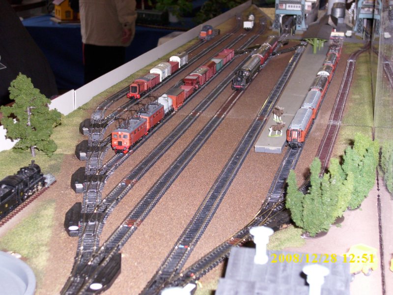 In der Spurweite N nachgebildeter schwedischer Fhrhafen mit Fhrschiffen und schwedischen Fahrzeugen.Gezeigt bei der Modellbahnausstellung in Sassnitz.