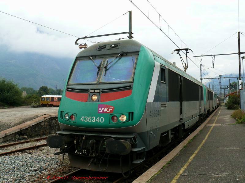 In St-Jean-de-Maurienne an der Maurienne-Rampe steht die SNCF BB36340 (und dahinter die BB36333) bereit fr den nchsten grenzberschreitenden Zug nach Italien.

30.08.2007