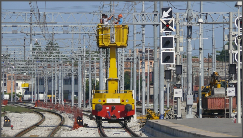 In Venezia Mestre wird kr�ftig umgebaut und die Fahrleitung erneuert. (12.06.2009)