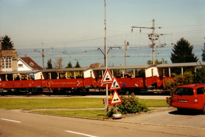in  voller Fahrt  kurz vorm Bhf. Heiden (2001)