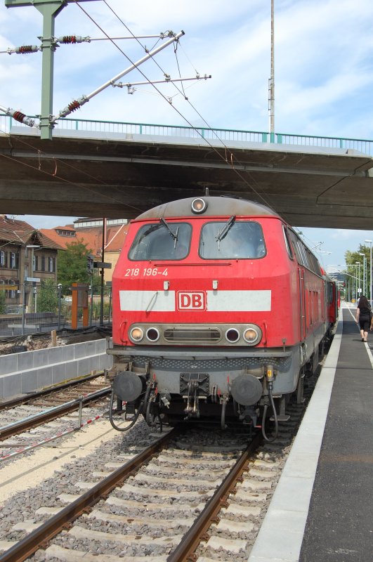 In Wendlingen entstand am 2.9.2009 dieses Bild von 218 196-4, welche am 25.2.2010 Fristablauf hat. Leider war wegen Bauarbeiten kein Bild vom anderen Bahnsteig aus mglich.