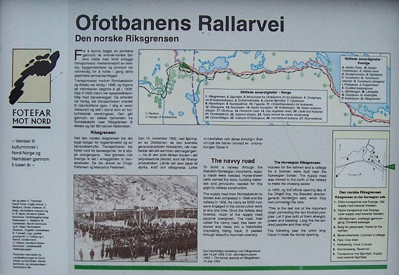Informationstafel zu Beginn des norwegischen Rallarveien, die gibt es entlang des ganzen Weges, mit Fotos, Skizzen und Text in Norwegisch und Englisch, am schwedischen Weg auch, aber seltener.