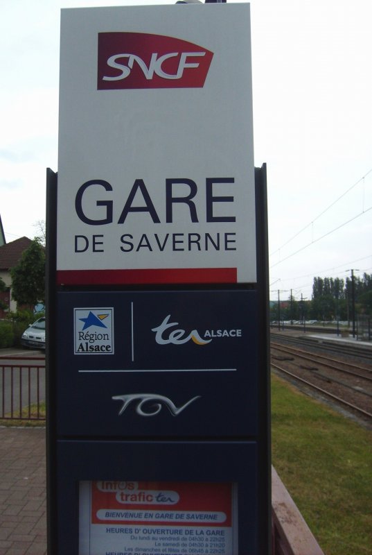 Infosule in Saverne, liegt zwischen Hagenau und Straburg. Und ein paar  mal fahren sogar TGV's nach Stuttgart/Mnchen (man beachte das TGV Logo). 16.07.08