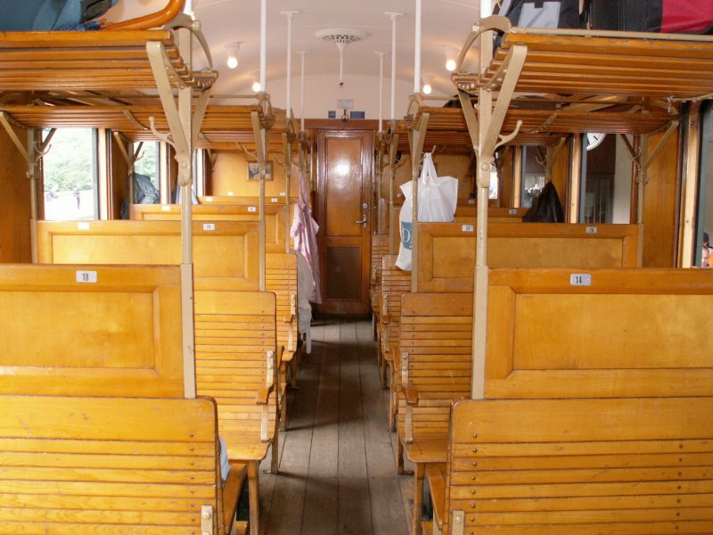 Innenansicht des hist.SBB Schnellzug Wagens aus den 1930er Jahren C4 8809 3.Klasse (02.06.07)
