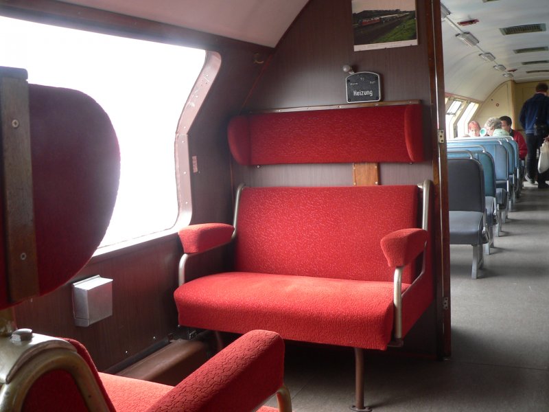 Innenansicht der Doppelstockwagen der L�beck-B�chener Eisenbahn. Zur Er�ffnung des Berliner Hauptbahnhofs war dieser Zug in Berlin Gesundbrunnen ausgestellt. 06/2006
