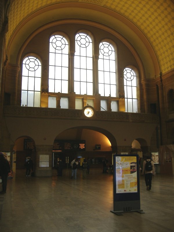 Innenansicht der Eingangshalle des Metzer Hauptbahnhofs.

Der Metzer Hauptbahnhof wurde von 1904-1908 erbaut.
Entworfen wurde er von dem Berliner Architekten Krger.

27.05.2006