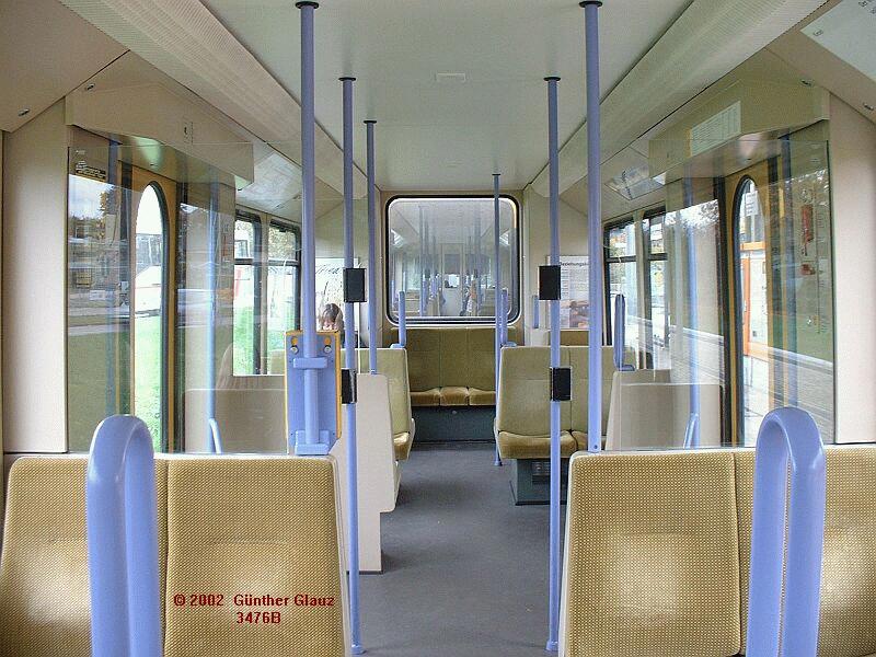 Inneneinrichtung DUEWAG DT8 tief, kein bergang zum nchsten Wagen.