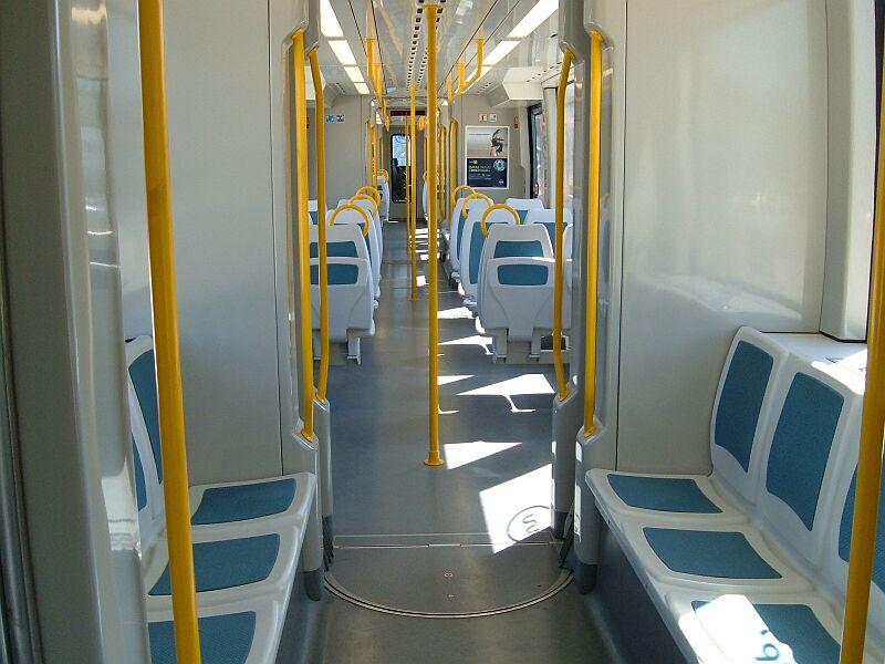 Inneneinrichtung der Eurotrams, hergestellt wurden die Z�ge von Bombardier Transportation, die Spurweite ist 1435 mm, also Normalspur.