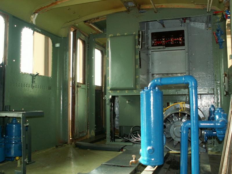 Innenraum vom Bernina Krokodil No.182.Hier muss noch einiges gemacht werden.Poschiavo 10.06.06