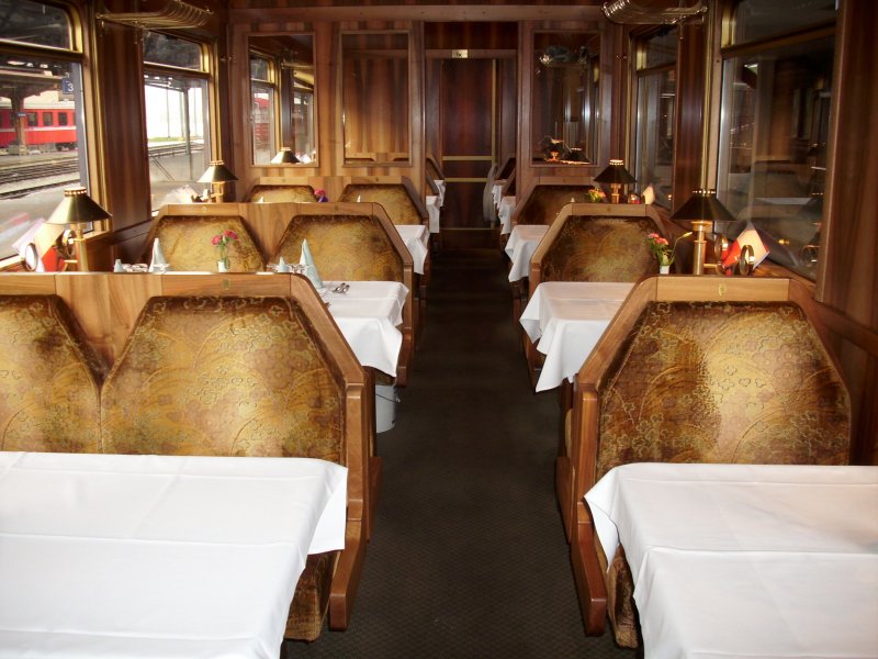 Innenraum eines Gourmino Speisewagen
