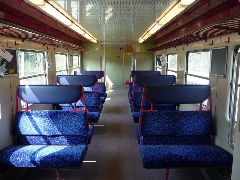 Innenraum der Rh 4020 212-9. Aufgenommen in der Bahnhaltestelle Payerbach-Reichenau am 09.04.09.