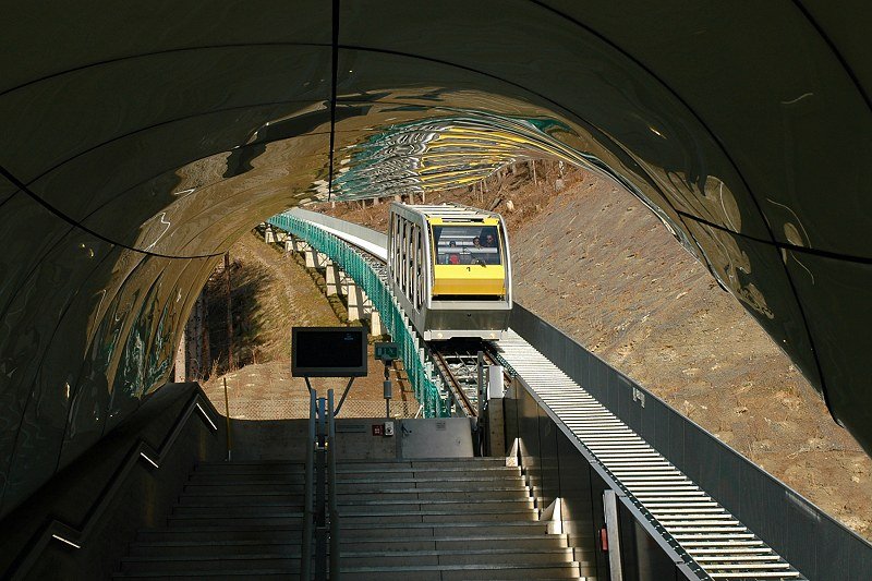 Innsbruck, Hungerburgbahn, Haltestelle  Alpenzoo , 04.01.2008