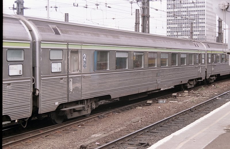 INOX 2.Klasse Wagen (ehemalige 1. Klasse TEE-Wagen) in ein Euro-City von Amsterdam nach Paris-Nord fotografiert in Brussel-Zuid am 20-08-1994.