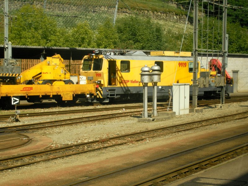 Instandhaltungsfahrzeug vor einem Bahnbetriebswerk.

Aufnahme: Schweiz 18.08.2008
