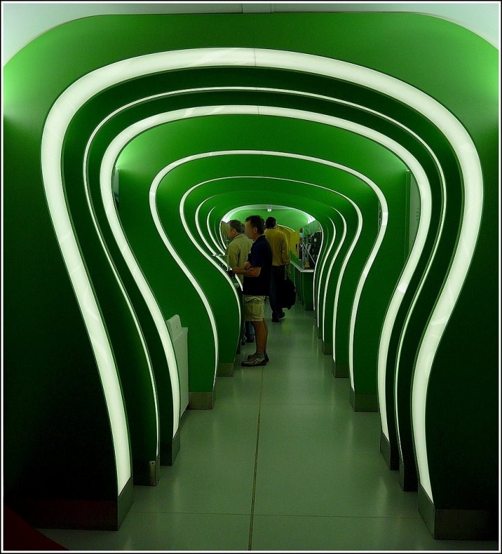 Intelligent + Virtuell. Im Wagen 6 des SciencExpress geht es um die Produktion von morgen. Eine neun Meter lange digitale Fabrikanlage zeigt die Fertigung von Produkten in punto Funktionalitt, Design und Umweltschutz. 22.06.09 (Jeanny)