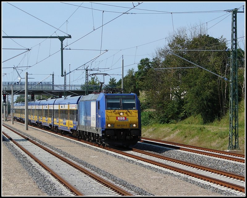 Inter Connex mit der 146 520 aus Warnemnde nach Leipzig. Das Foto entstand am 15.07.07 in Kavelstorf.

