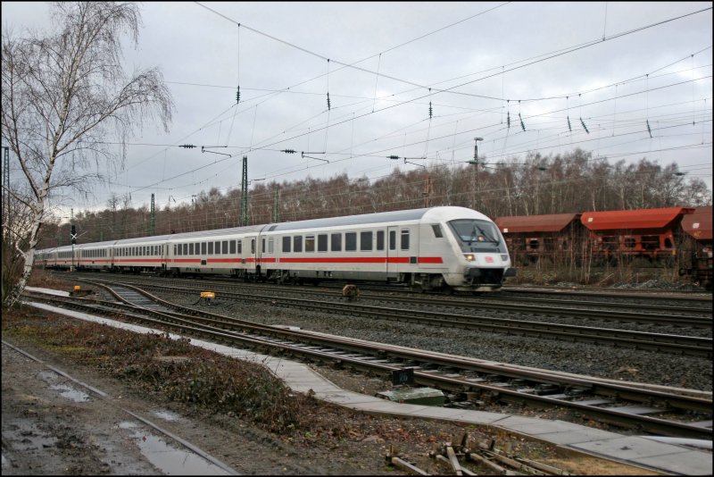 InterCity 2116, von Stuttgart Hbf nach Stralsund, ist bei Bochum auf dem Weg Richtung Nordosten. (05.01.08)