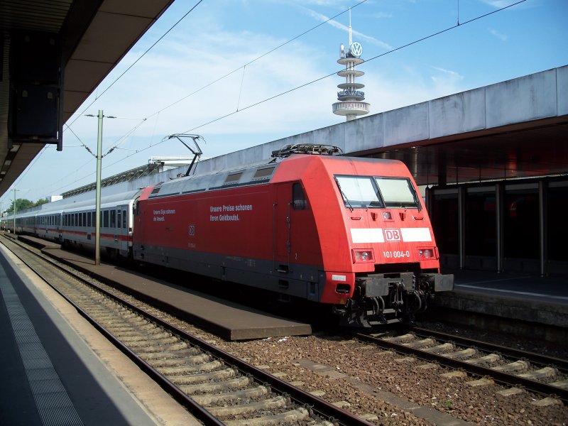 Intercity 2132 mit BR 101 004 stehen in Hannover Hbf (19.7.2007)