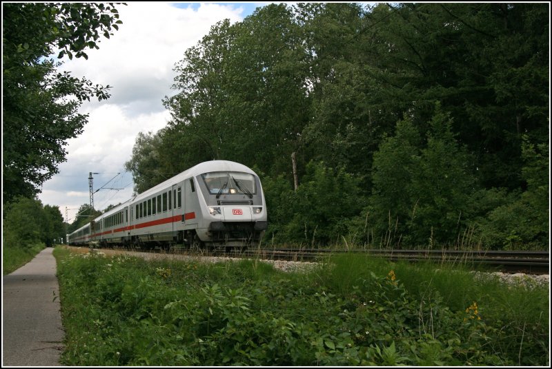 InterCity 2297 von Frankfurt/Main nach Salzburg Hbf fhrt am 27.06.07 dem nchsten Halt Rosenheim entgegen. Gru an den Lokfhrer fr das Einschalten des Fernlichtes und des Signalhorn.