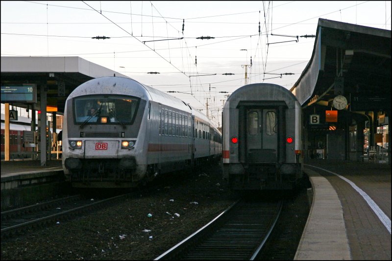 InterCity 2320, von Frankfurt/Main Hbf ber Hagen nach Hamburg-Altona, beschleunigt aus Dortmunder Hbf Richtung Norden. Schiebelok war die 101 025. (13.01.2008)