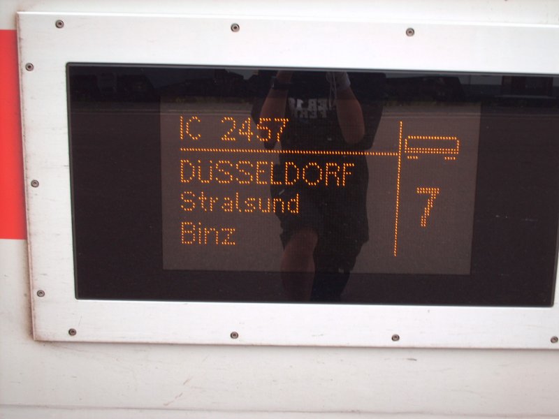 InterCity 2457  Strelasund  fhrt nach Ostseebad Binz. Hier der Wagen 7 in Halle(Saale)Hbf. Der Name  Strelasund  trgt auch InterCity 2456.