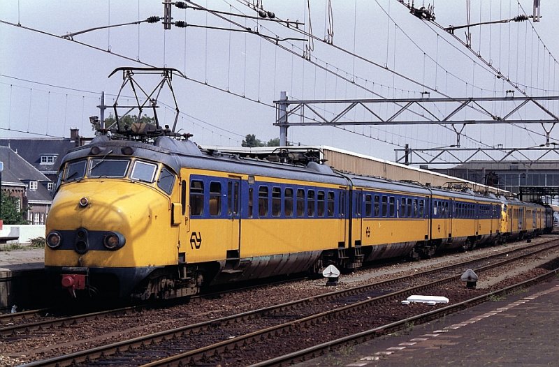 Intercity nach Roosendaal fotografiert in Leiden 29-07-1992.