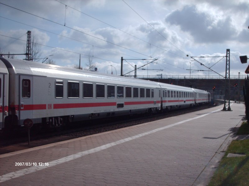 InterCity Wagen in Hamburg Harburg.