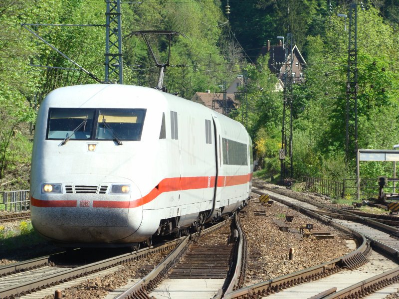 InterCityExpress 1090  Sprinter  von München Hbf nach Berlin Südkreuz über Stuttgart Hbf, fährt am 10.05.08 über Geislingen an der Steige.