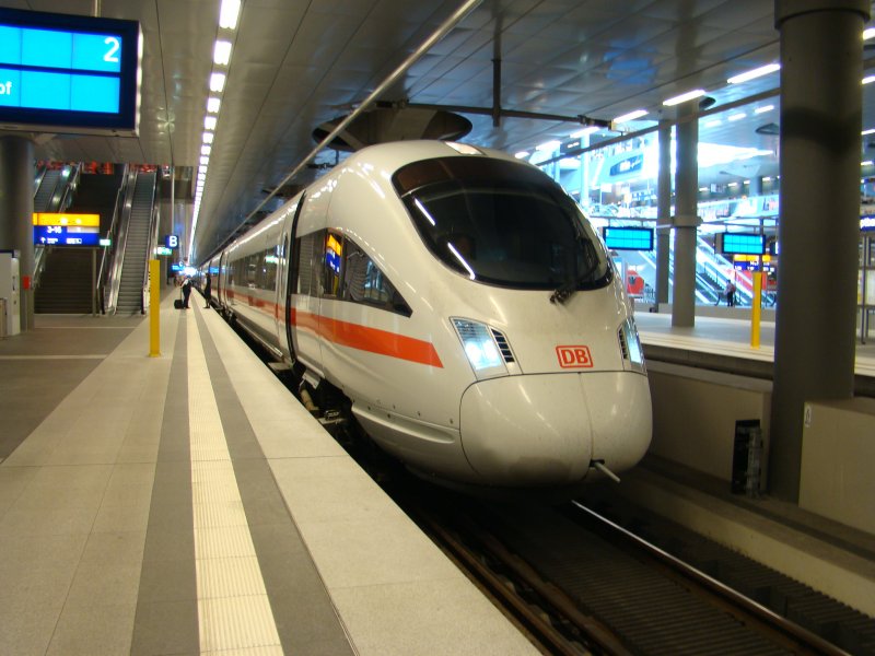 InterCityExpress 1613 -ICE-T getauft auf  Ostseebad Warnemnde - fhrt nach Mnchen Hbf ber Leipzig und Nrnberg. Aufgenommen am 07.06.2008 im Bahnhof Berlin Hauptbahnhof Tiefbahnsteig.