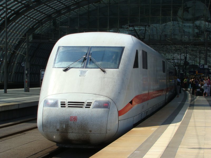 InterCityExpress 691 von Berlin Ostbahnhof nach Mnchen Hauptbahnhof steht am 07.06.2008 im Bahnhof Berlin Hauptbahnhof. Hier der ICE  Landshut . Kein ReDesign.