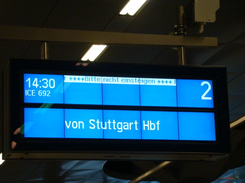 InterCityExpress 692 von Mnchen (Stuttgart) nach Berlin Ostbahnhof. Wegen Bauarbeiten endet dieser Zug heute am 07.06.2008 in Berlin Hauptbahnhof Tiefbahnsteig.