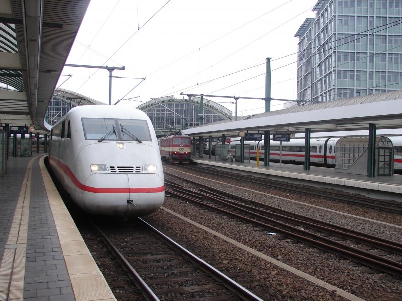 InterCityExpress 848/858 nach Kln/Bonn Flughafen und Kln Hauptbahnhof wird am 12.08.07 zur Abfahrtzeit 13:38 bereitgestellt (+5).