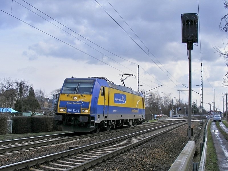 Interconnex-Lok 146 522-8 hat einen Gterzug (vermutlich nach Bad Schandau) gebracht und fhrt nun Lz zurck. Die Zugzielanzeige zeigt an:  RBB Veolia Transport . Dresden-Stetzsch am 14.3.2009.