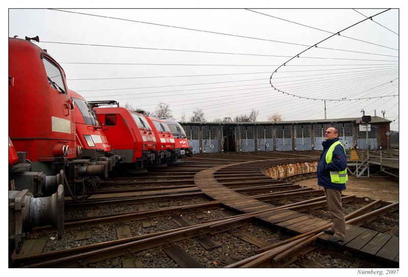 Interessante Lokgesellschaft - Slowenische Taurus 541-104 in Werkstatt Nrnberg (2007)