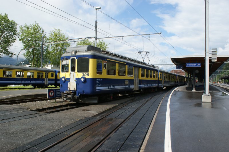 Interlaken Ost, 22.06.2009 Ausfahrt der ABeh 4/4 I 308 nach Grindelwald.
