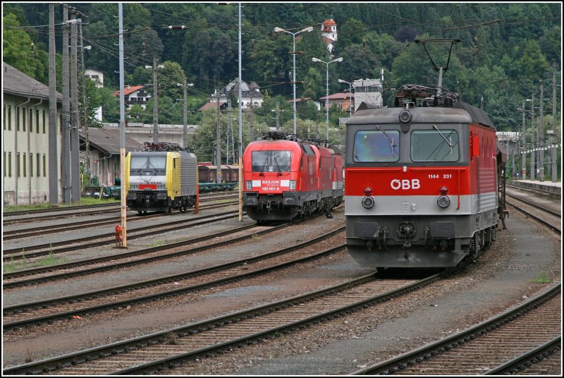 Internationales Loktreffen dreier Bahngeselschaften: Links E189 933 der Lokomotion, 182 001 der RAILION DB Logistics, 1216 003 (E190 003) und 1116 219 der BB. Und rechts ist die Bludenzer 1144 231 vertreten. (04.07.07)